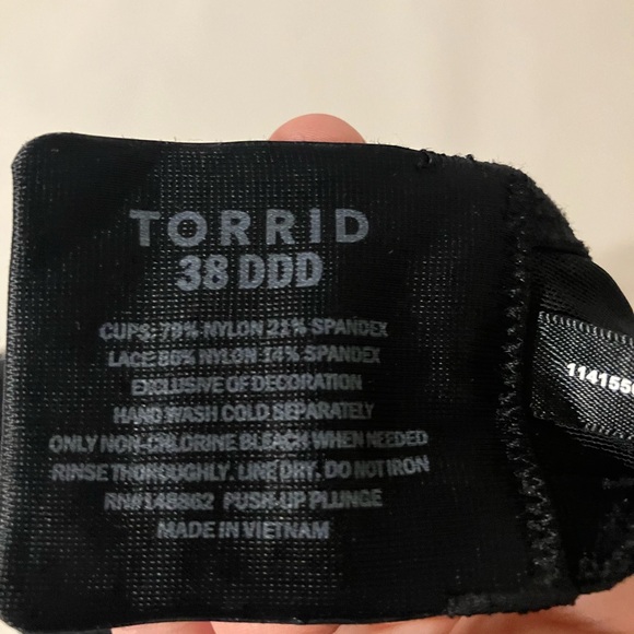 Torrid Bra 38DDD Skulls Black Padded Underwire Adjustable Straps - Picture 4 of 6